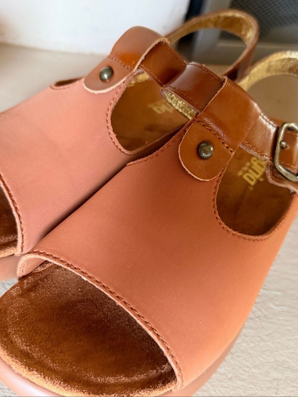 NWT Alegria Betsie stretch luggage sandals. Comfort shoes in size 9. - Picture 8 of 9